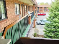 Toronto Lakeshore Hotel Hotels near Mineola