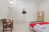 RedDoorz Syariah Near Tugu Pandanwangi Cianjur Các khách sạn ở Cugenang