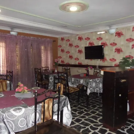B & S Hotel