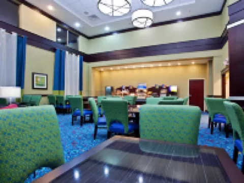 Holiday Inn Express & Suites AKRON REGIONAL AIRPORT AREA by IHG Hotels in Akron