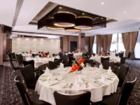 DoubleTree by Hilton Woking Hotels in Woking