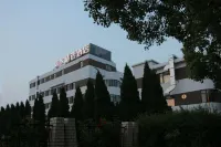 Home Inn Plus (Shanghai Pudong Airport Chuansha Wangqiao) Hotels near Residence of Family Tao