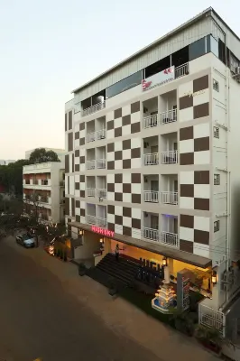 High Sky Blue Ridge Hotels near Mahadev Super Market