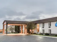 Days Inn & Suites by Wyndham Wausau - Pools