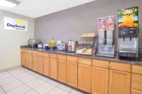 Days Inn by Wyndham Portage - parking