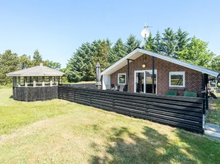 "Elinbjörn" - 1km from the Sea