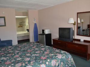 Camilla Inn & Suites