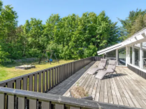 "Harriet" - 800m from the Sea