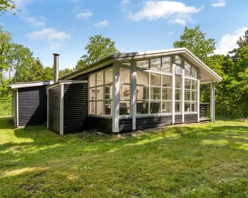 "Gunward" - 1.5km from the Sea Hotels in Saeby