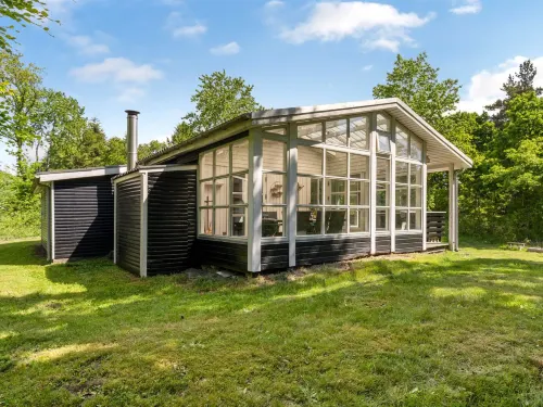 "Gunward" - 1.5km from the Sea Hotels in Saeby