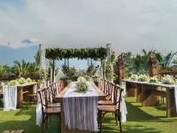 Rancabango Hotel & Resort فنادق في Tarogong Kaler