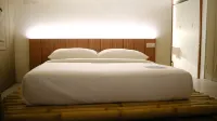Kadena Glamping Dive Resort Hotels near Anyer