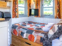 The Hideaway Hut - 1 Bed Shepherds Hut - Hereford Hotels in Westhide