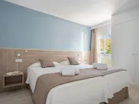 Puerto Azul Suite Hotel - parking