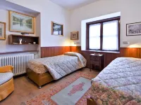 Villa Lucia Hotels in Pellizzano