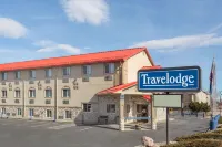 拉夫蘭/柯林斯堡地區Travelodge by Wyndham飯店 - 停車場