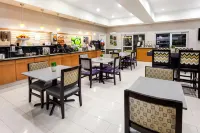 La Quinta Inn & Suites by Wyndham Laredo Airport - breakfast