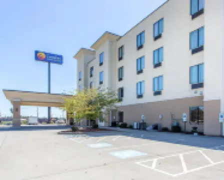 Comfort Inn and Suites فنادق في 