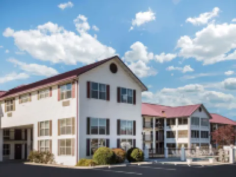 Super 8 by Wyndham Sevierville Riverside Hotels in Sevierville