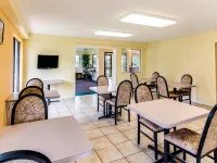 Rodeway Inn & Suites Hwy 290 NW Các khách sạn gần Nhà máy bia Karbach Brewing