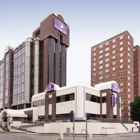 Premier Inn Sunbury (Kempton Park) Отели рядом с достопримечательностью «Фелтхам»