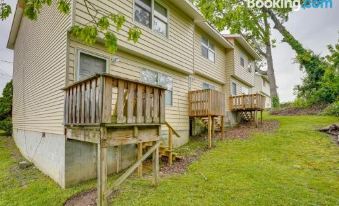Oak Hill Vacation Rental - Close to New River!