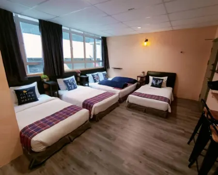 Loft Pals Urbanstay Hotels in Kapit