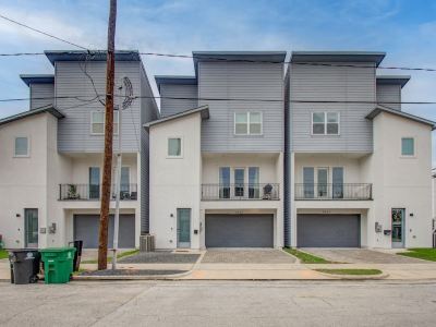 Cozy Downtown Modern Townhome