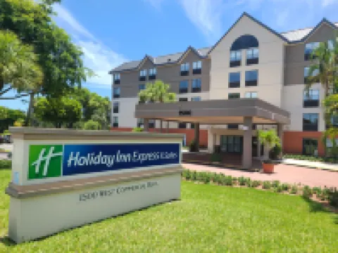 Holiday Inn Express & Suites FT LAUDERDALE N - EXEC AIRPORT by IHG Hotels in Fort Lauderdale
