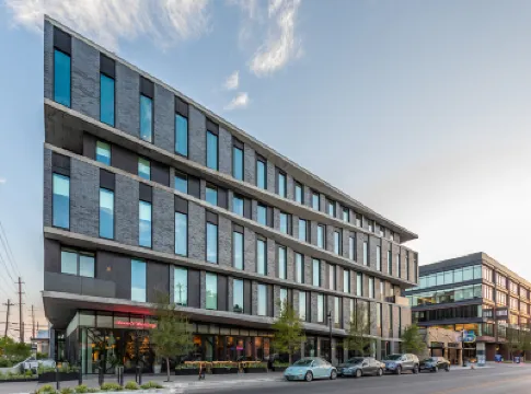 Arrive Austin Hotels near Metz Park
