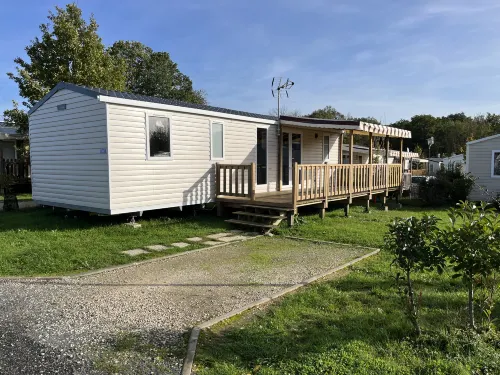 Mobile Home 3 Bedrooms 2 Bathrooms at Domaine de Dugny