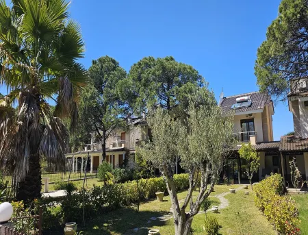 Stylish Maisonette with 3 Bedrooms in Vourvourou, Greece Отели в г. Sithonia