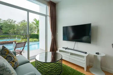 รูปภาพของHua Hin One Bedroom One Bathroom with Pool Access Beachfront Nice Furniture