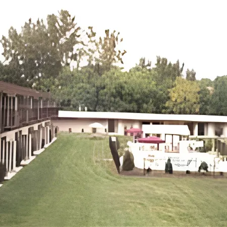 Howard Johnson Express Inn