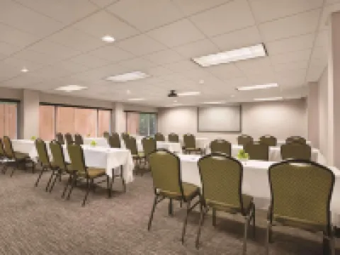 カントリー イン & スイーツ バイ ラディソン ニューナン ジョージア ニューナンのホテル