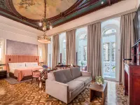 Palacio Gran Vía, a Royal Hideaway Hotel Hotels near La Madraza