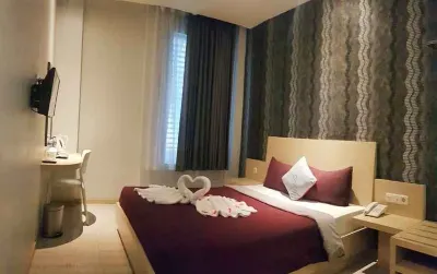 Octopuss Wellness Hotel & Spa Hotels near جامبي