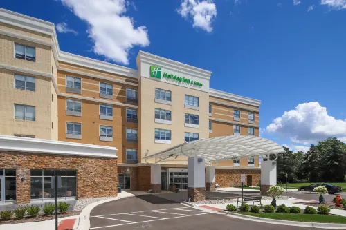 Holiday Inn & Suites Detroit - Troy فنادق في تروي