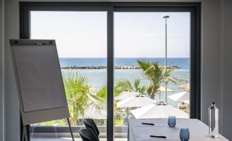 Mercure Larnaca Beach Resort