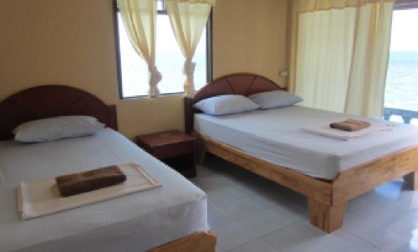 1. 차룽 방갈로즈..