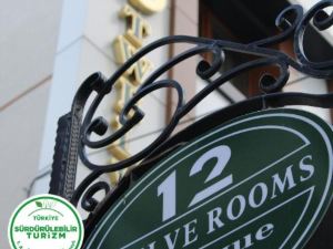 12 Rooms Hotel