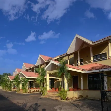 TreeHouse Blue Hotel & Villas