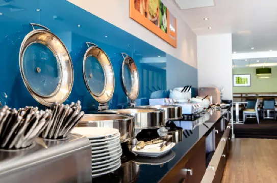 Holiday Inn Express MANCHESTER AIRPORT by IHG