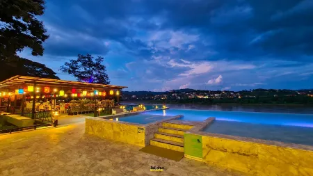 Chiangkhong Teak Garden Riverfront Onsen Hotel Отели в г. Чианг Кхонг
