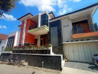 Villa Azhar Batu فنادق في Karangploso