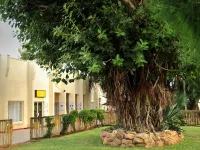 Cresta Botsalo Hotel - 3-Star