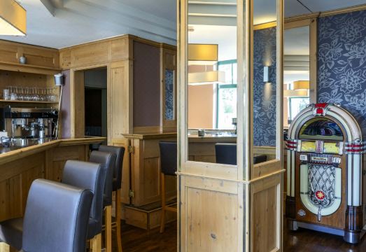 2. 아토미스 호텔 ..