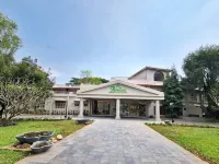 The Pavillion Hotel