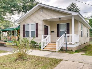 Downtown Wilmington Home Walk to Cape Fear River!