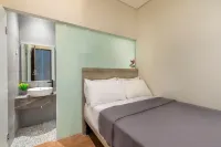 Lively Hotel City Center Surabaya Отели рядом с достопримечательностью «Sepuluh Nopember Institute of Technology»